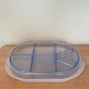 Tupperware Divided Serving Dish With Lid 2023A-1